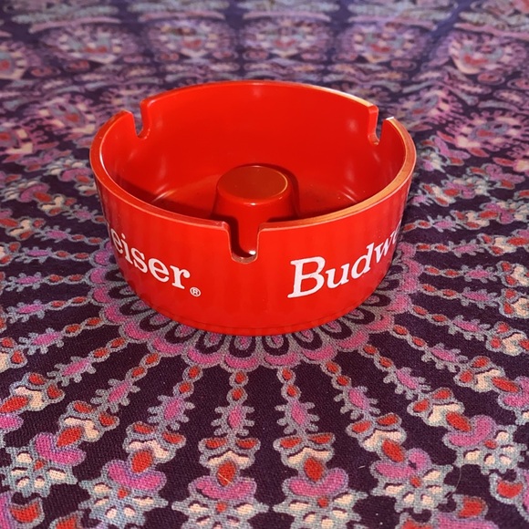 VTG 80s Budweiser Ashtray. Red Plastic approx. 3.75”. - Picture 3 of 9